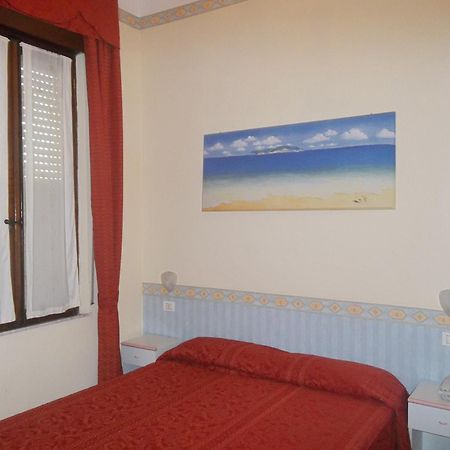 Hotel Lo Squalo Grottammare Szoba fotó