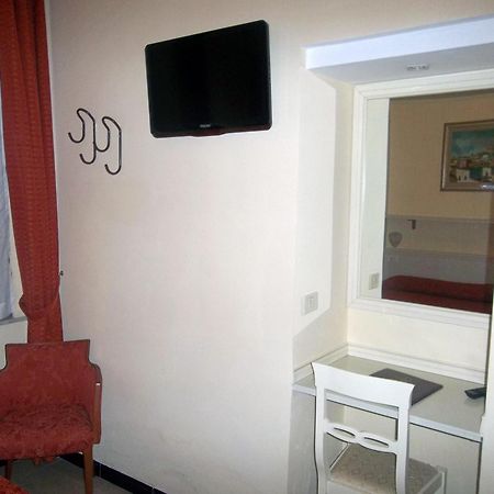 Hotel Lo Squalo Grottammare Szoba fotó