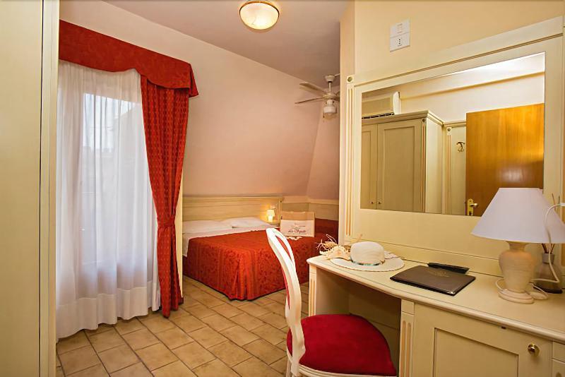 Hotel Lo Squalo Grottammare Kültér fotó