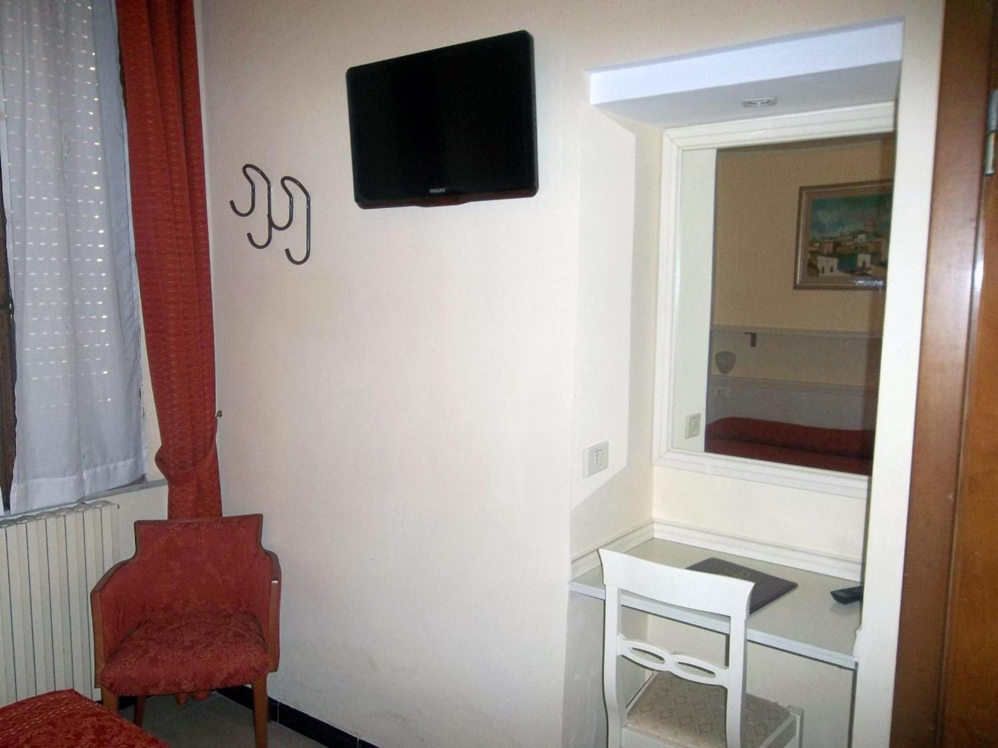 Hotel Lo Squalo Grottammare Szoba fotó