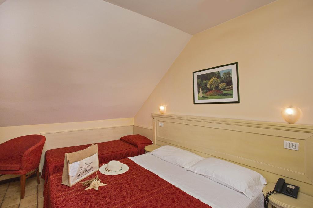 Hotel Lo Squalo Grottammare Szoba fotó