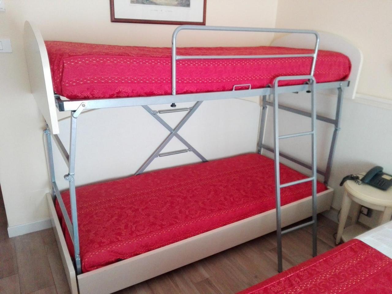 Hotel Lo Squalo Grottammare Kültér fotó