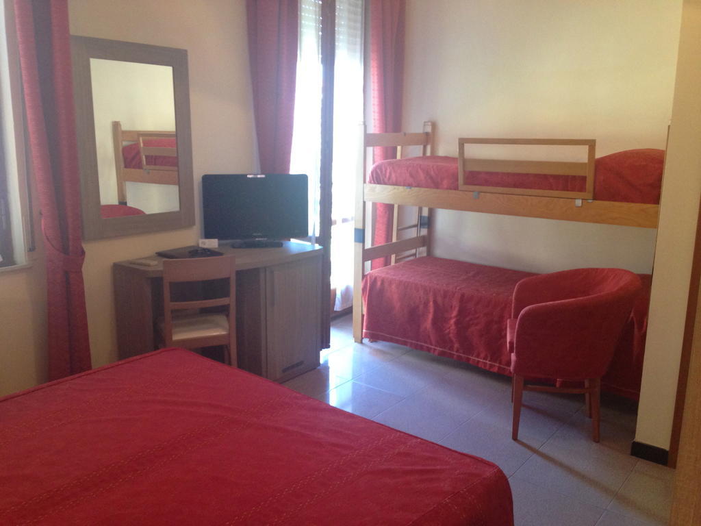 Hotel Lo Squalo Grottammare Szoba fotó