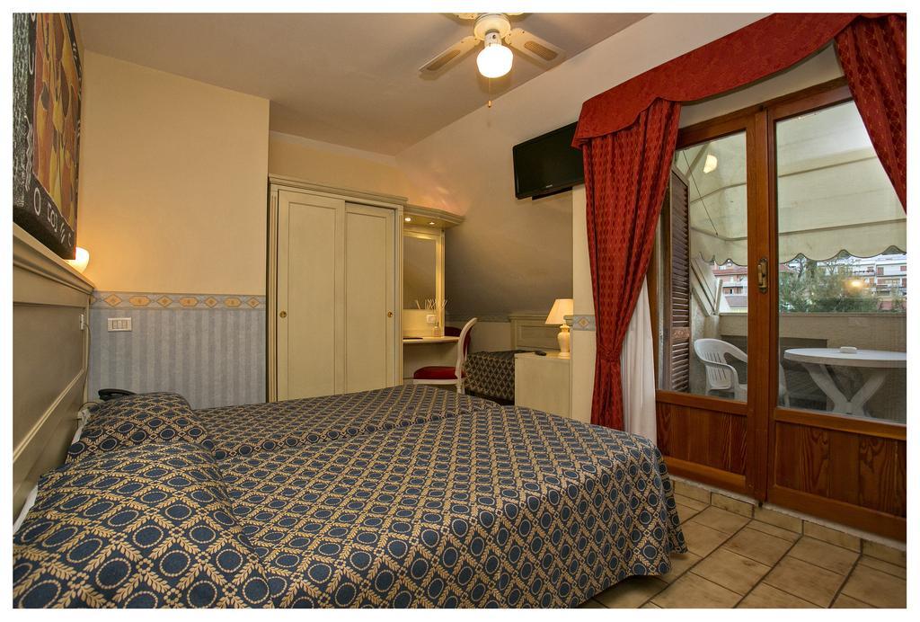 Hotel Lo Squalo Grottammare Szoba fotó