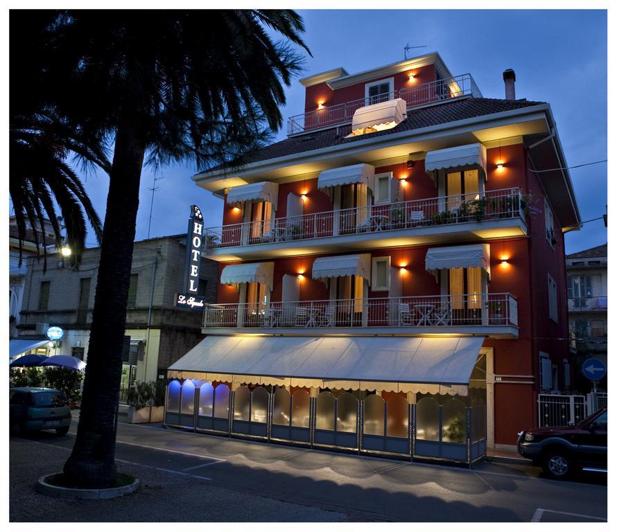 Hotel Lo Squalo Grottammare Kültér fotó